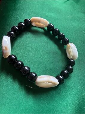 Cowrie Shell and Black Bead Stretch Bracelet